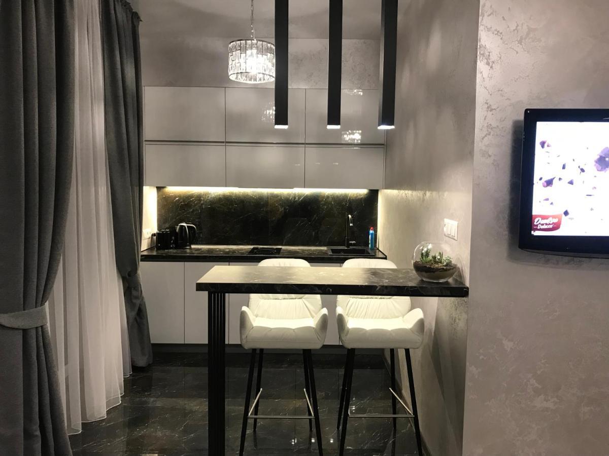New Luxury Apartment In The Center On Konstitution Square Kharkiv Extérieur photo