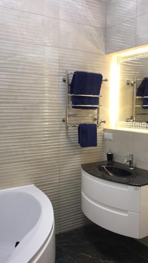New Luxury Apartment In The Center On Konstitution Square Kharkiv Extérieur photo