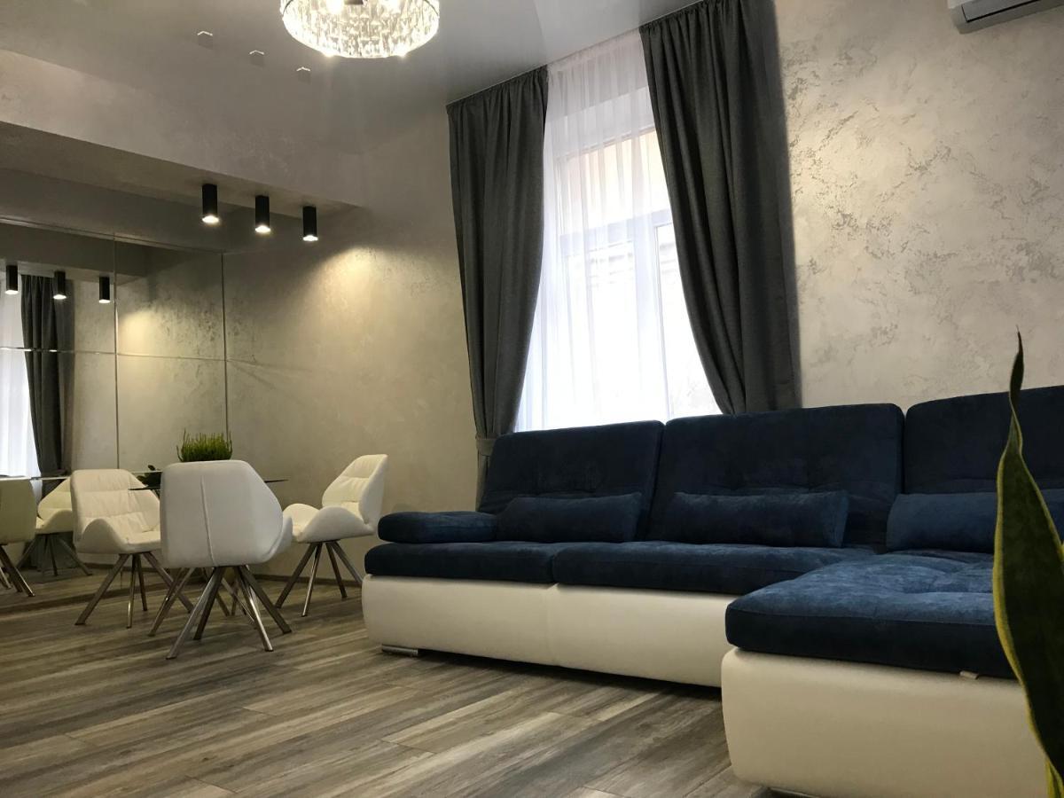 New Luxury Apartment In The Center On Konstitution Square Kharkiv Extérieur photo