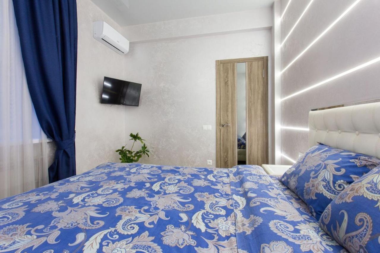 New Luxury Apartment In The Center On Konstitution Square Kharkiv Extérieur photo